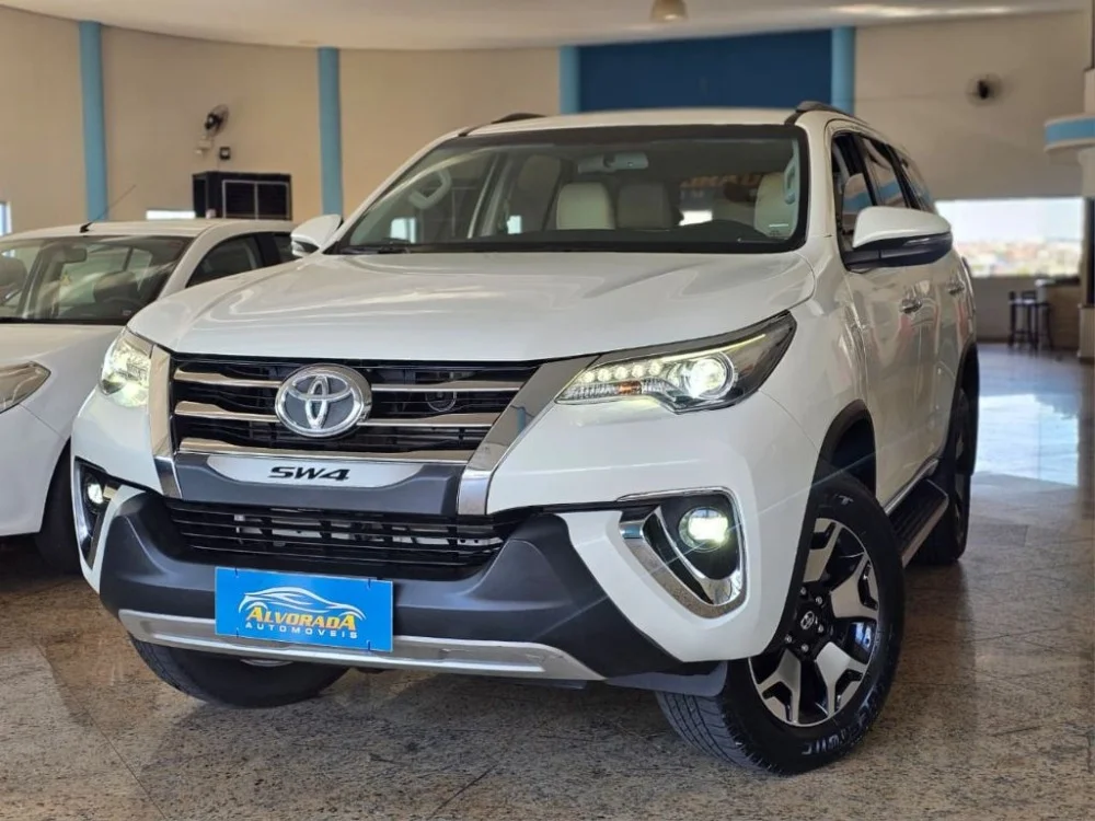 Toyota Hilux SW4 SRX Diamo. 4x4 2.8 TB Die Aut.